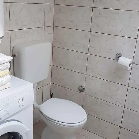 In With Two-bedrooms 1 *