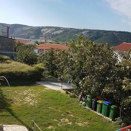 In With Two-bedrooms 1 Lopar