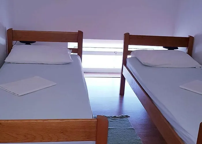 In With Two-bedrooms 1 Apartment